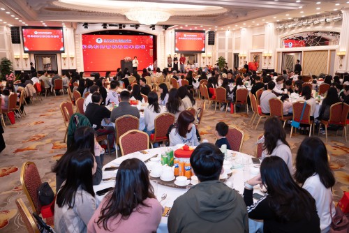 本校家長教師會辦團年聚餐